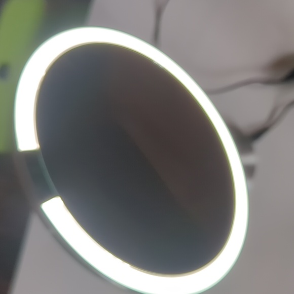 Simplehuman Sensor 5x Mirror - Picture 6 of 8